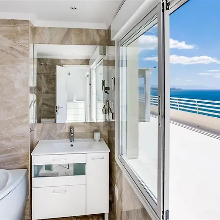 Апартаменти Impresionante Atico En Primera Linea De Playa Фуенхірола